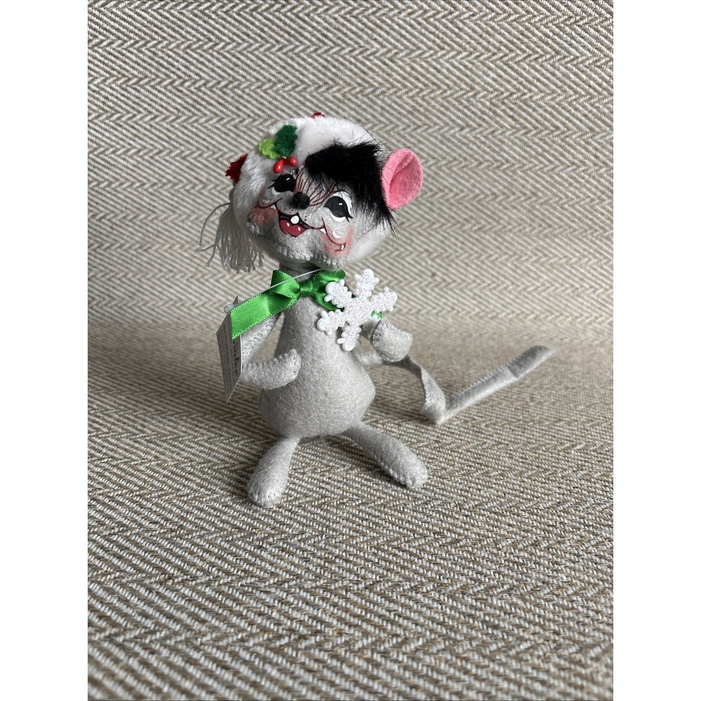 Annalee 6" White Christmas Mouse Gray with White Snowflake 600412